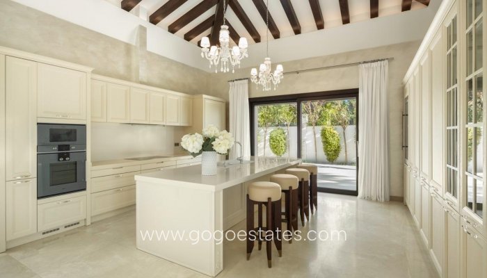 Resale - Villa - Málaga - Nueva Andalucía