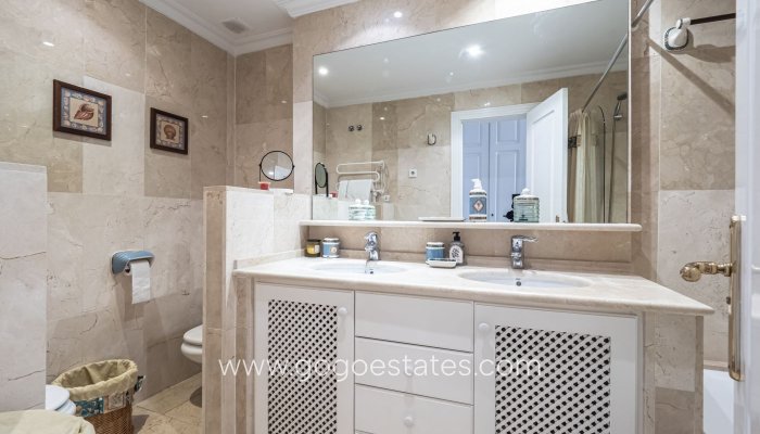 Resale - Apartamento - Málaga - Marbella