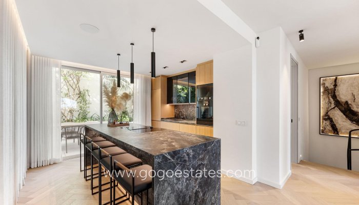 Resale - Semi-detached duplex - Málaga - Milla De Oro