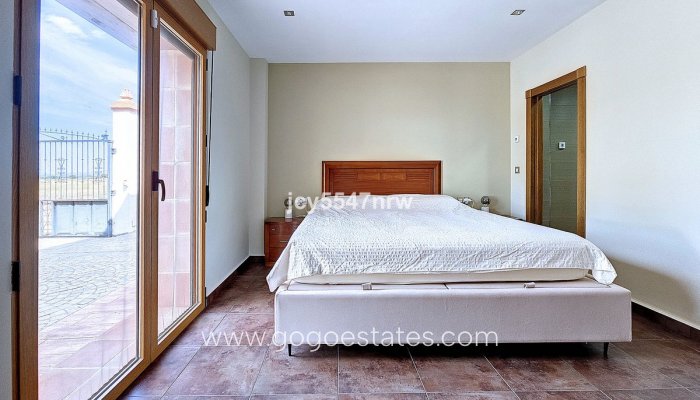 Resale - Finca rústica - Yecla