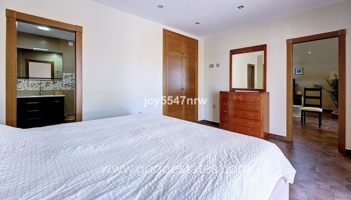 Resale - Finca rústica - Yecla