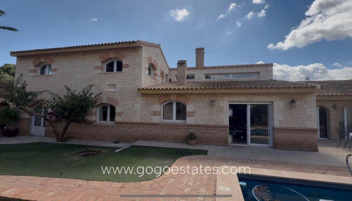 Resale - Villa - Torre - Pacheco - Casco Antiguo
