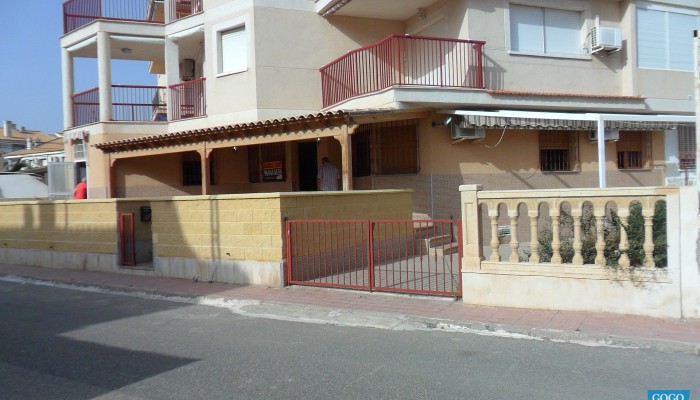Location longue durée - Appartement au rez-de-chaussée - Calabardina