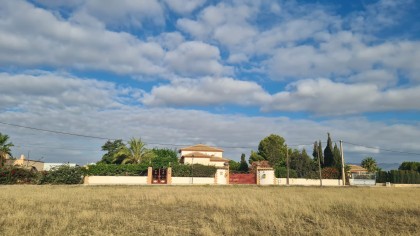 Charming Andalusian Villa with Spacious Plot