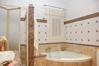 Charming Andalusian Villa with Spacious Plot